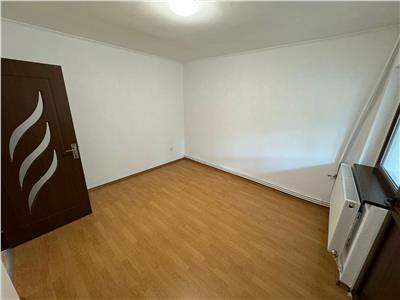 Apartament 2 camere, etaj 3, partial mobilat, zona Gara