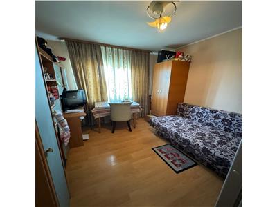 Apartament 3 camere , zona Liceul Pedagogic, etaj 3, mobilat si utilat