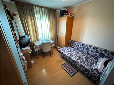 Apartament 3 camere , zona Liceul Pedagogic, etaj 3, mobilat si utilat