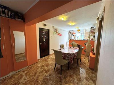 Apartament 3 camere , zona Liceul Pedagogic, etaj 3, mobilat si utilat