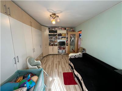 Apartament 3 camere , zona Liceul Pedagogic, etaj 3, mobilat si utilat