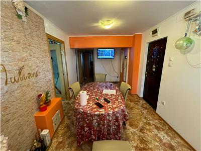 Apartament 3 camere , zona Liceul Pedagogic, etaj 3, mobilat si utilat