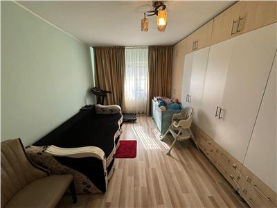 Apartament 3 camere , zona Liceul Pedagogic, etaj 3, mobilat si utilat