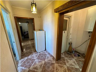 Apartament 3 camere, 1 boxa, zona Centrala , etaj 4