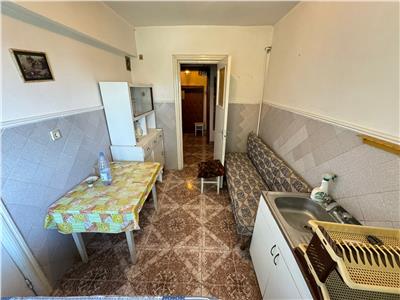 Apartament 3 camere, 1 boxa, zona Centrala , etaj 4