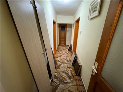 Apartament 4 camere, etaj 3/4, 104 mp, Penny Market Valcele