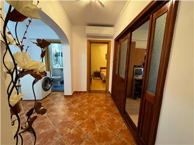 Apartament 3 camere, zona Supeco, etaj 3 renovat si mobilat complet