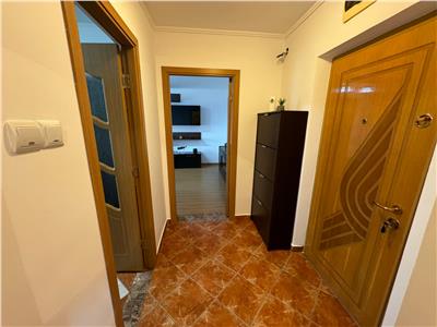 Apartament 3 camere, zona Supeco, etaj 3 renovat si mobilat complet