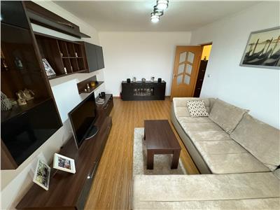 Apartament 3 camere, zona Supeco, etaj 3 renovat si mobilat complet