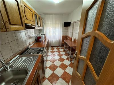 Apartament 3 camere, zona Supeco, etaj 3 renovat si mobilat complet