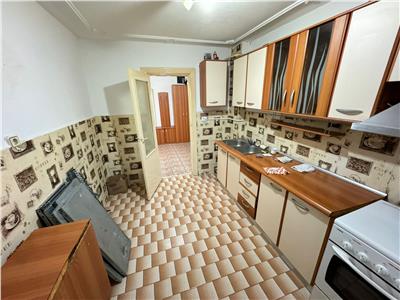 Apartament 2 camere , parter, zona Longinescu