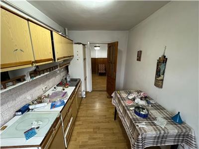 Apartament 2 camere, hol patrat, logie + balcon , etaj 1