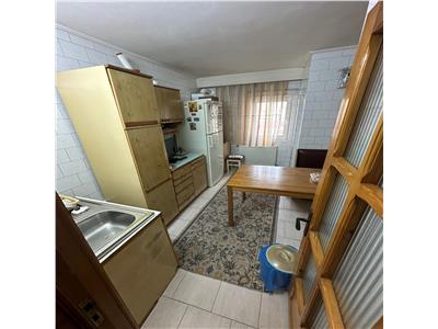 Apartament 3 camere, LIDL centru ,et 3/3, cu acoperis,70 mp