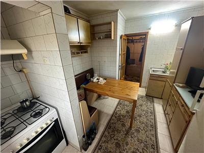 Apartament 3 camere, LIDL centru ,et 3/3, cu acoperis,70 mp