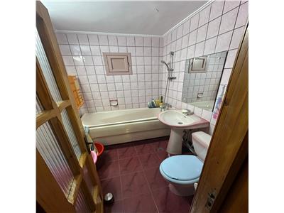 Apartament 3 camere, LIDL centru ,et 3/3, cu acoperis,70 mp
