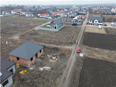 Casa de vanzare in stadiu de Rosu cu 600mp teren intravilan