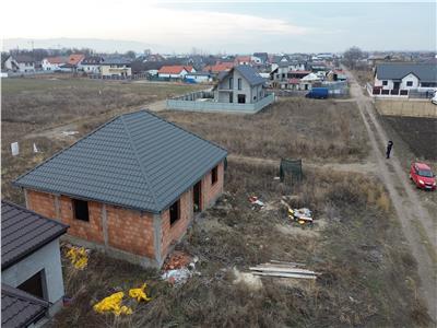 Casa de vanzare in stadiu de Rosu cu 600mp teren intravilan