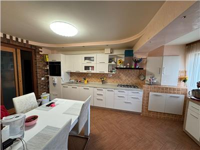 Apartament 3 camere, etaj 2, zona ultracentrala, renovat complet