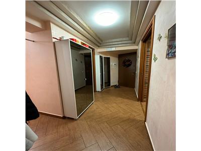 Apartament 3 camere, etaj 2, zona ultracentrala, renovat complet