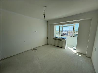 Apartament 3 camere , zona Centrala , Etaj 7/8 , renovat 90%