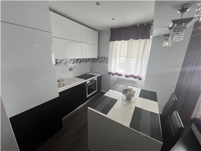 Apartament 2 camere, etaj 8, lift nou, zona Piata Unirii scoala 9