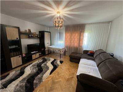 Apartamente 3 camere, zona Lidl  Campului, etaj 3 cu acoperis