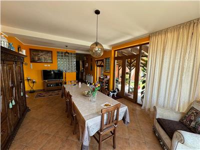 Vila de vanzare in Garoafa,suprafata construita 472mp si teren 1935mp