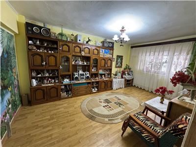 Apartament 3 camere zona centrala , etaj 7, pret 59.500 Euro neg.