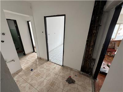 Apartament 2 camere, etaj 3/6 , Piata Moldovei, necesita renovare