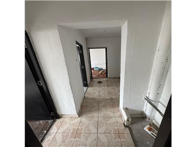 Apartament 2 camere, etaj 3/6 , Piata Moldovei, necesita renovare