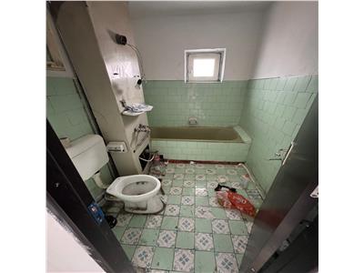 Apartament 2 camere, etaj 3/6 , Piata Moldovei, necesita renovare