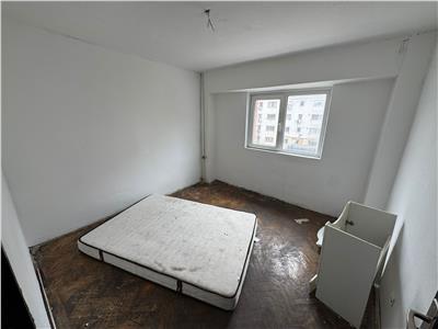 Apartament 2 camere, etaj 3/6 , Piata Moldovei, necesita renovare