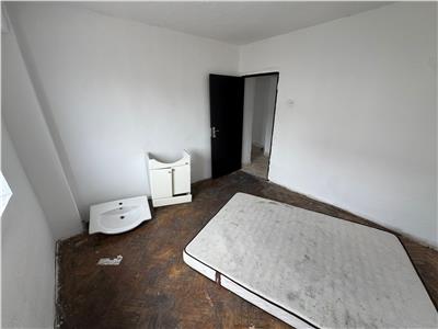 Apartament 2 camere, etaj 3/6 , Piata Moldovei, necesita renovare