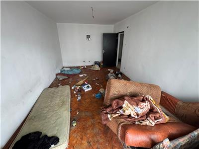 Apartament 2 camere, etaj 3/6 , Piata Moldovei, necesita renovare