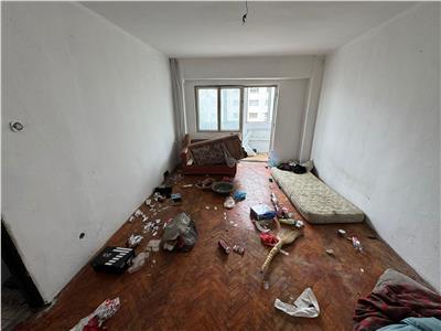 Apartament 2 camere, etaj 3/6 , Piata Moldovei, necesita renovare