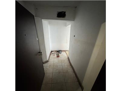 Apartament 2 camere, etaj 3/6 , Piata Moldovei, necesita renovare