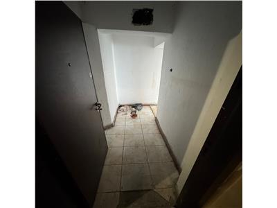 Apartament 2 camere, etaj 3/6 , Piata Moldovei, necesita renovare
