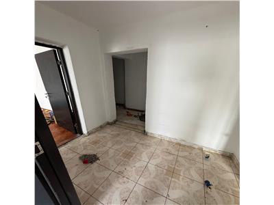 Apartament 2 camere, etaj 3/6 , Piata Moldovei, necesita renovare